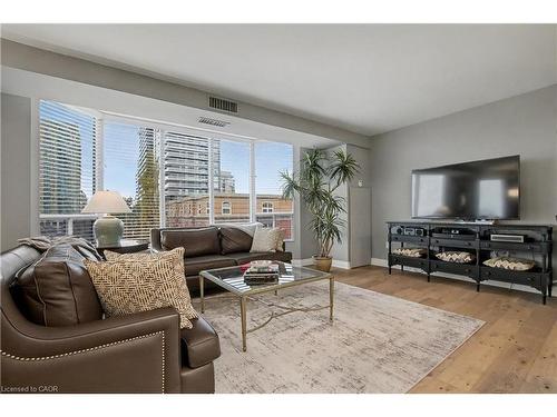 603-2121 Lakeshore Road, Burlington, ON - Indoor Photo Showing Living Room