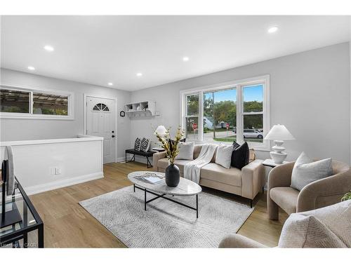 237 Adair Avenue N, Hamilton, ON - Indoor Photo Showing Living Room