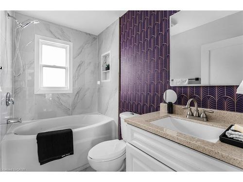 237 Adair Avenue N, Hamilton, ON - Indoor Photo Showing Bathroom