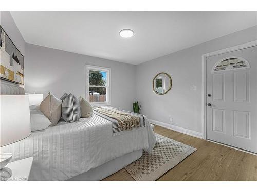 237 Adair Avenue N, Hamilton, ON - Indoor Photo Showing Bedroom