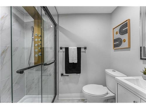 237 Adair Avenue N, Hamilton, ON - Indoor Photo Showing Bathroom