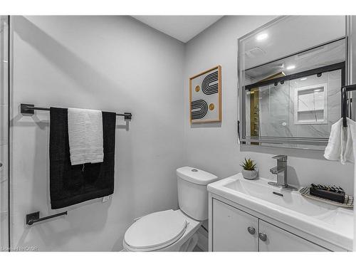 237 Adair Avenue N, Hamilton, ON - Indoor Photo Showing Bathroom