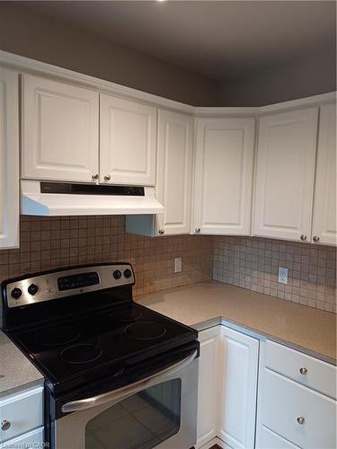 71 Crosthwaite Avenue N, Hamilton, ON - Indoor Photo Showing Kitchen