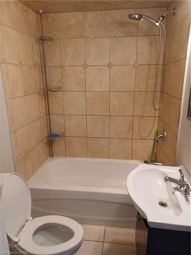 71 Crosthwaite Avenue N, Hamilton, ON - Indoor Photo Showing Bathroom