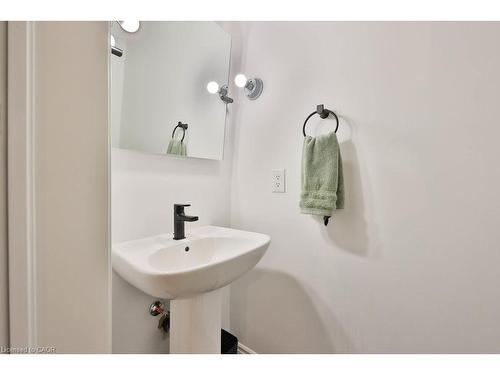 83-1317 Leriche Way, Milton, ON - Indoor Photo Showing Bathroom