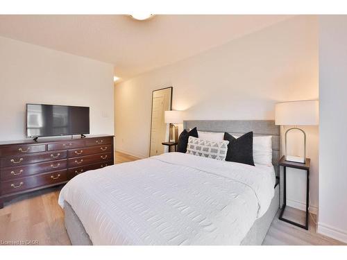 83-1317 Leriche Way, Milton, ON - Indoor Photo Showing Bedroom