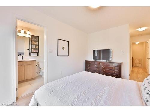 83-1317 Leriche Way, Milton, ON - Indoor Photo Showing Bedroom