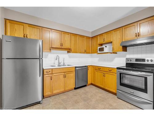 28 Ridgeway Crescent, Kitchener, ON - Indoor Photo Showing Kitchen With Double Sink