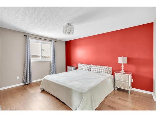 28 Ridgeway Crescent, Kitchener, ON - Indoor Photo Showing Bedroom