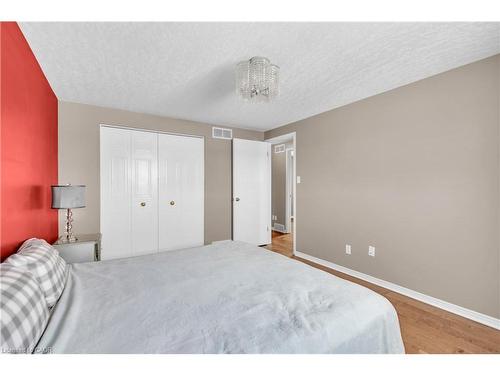 28 Ridgeway Crescent, Kitchener, ON - Indoor Photo Showing Bedroom