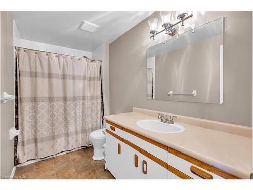28 Ridgeway Crescent, Kitchener, ON - Indoor Photo Showing Bathroom