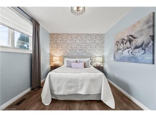 215 Berkindale Drive, Hamilton, ON - Indoor Photo Showing Bedroom