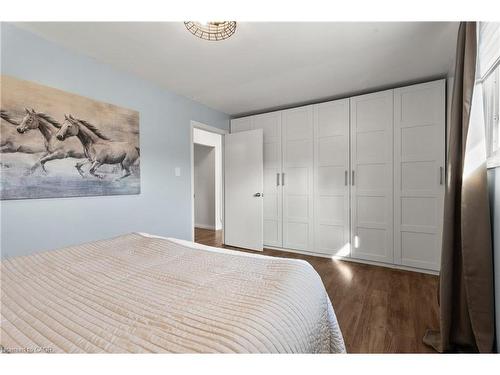 215 Berkindale Drive, Hamilton, ON - Indoor Photo Showing Bedroom