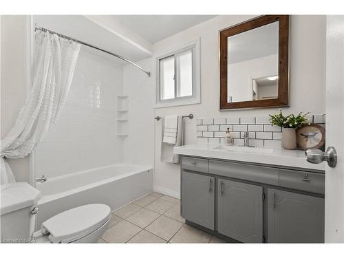 215 Berkindale Drive, Hamilton, ON - Indoor Photo Showing Bathroom