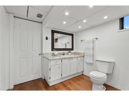 215 Berkindale Drive, Hamilton, ON - Indoor Photo Showing Bathroom