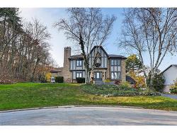 40 Parkwood Road  Grimsby, ON L3M 4K9