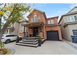 11 Redfinch Way  Brampton, ON L7A 2B2