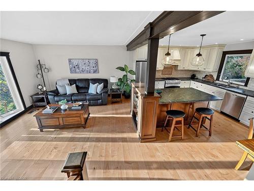 152 Ridge Road W, Grimsby, ON - Indoor Photo Showing Other Room