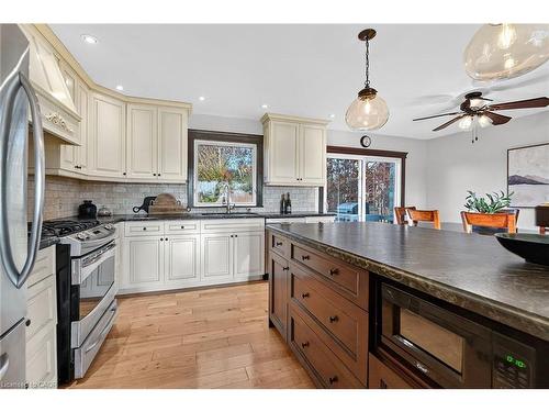 152 Ridge Road W, Grimsby, ON - Indoor Photo Showing Kitchen