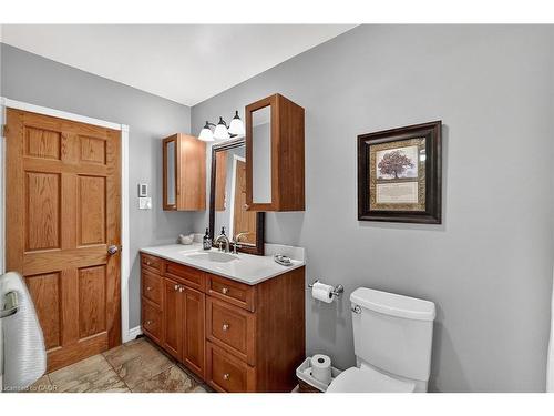 152 Ridge Road W, Grimsby, ON - Indoor Photo Showing Bathroom