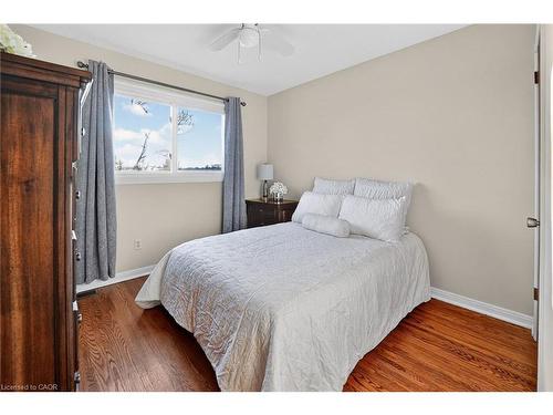 152 Ridge Road W, Grimsby, ON - Indoor Photo Showing Bedroom