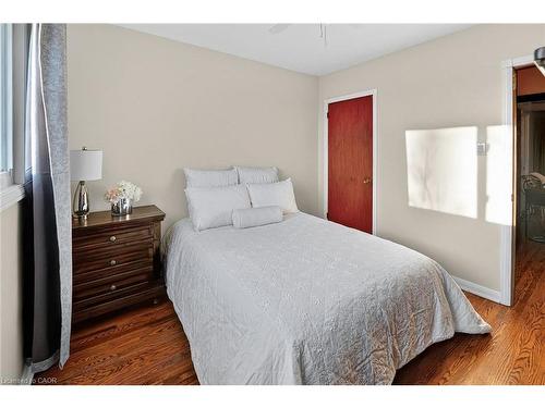 152 Ridge Road W, Grimsby, ON - Indoor Photo Showing Bedroom