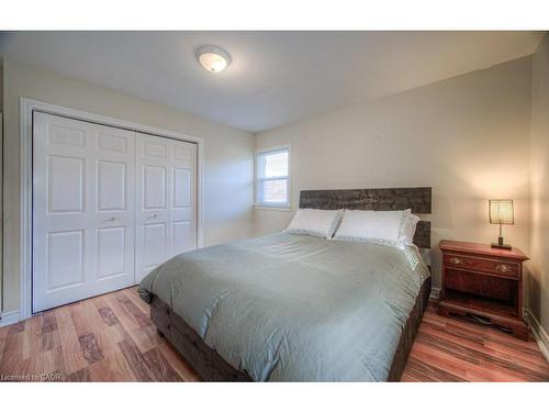44 Jaffray Street, Cambridge, ON - Indoor Photo Showing Bedroom