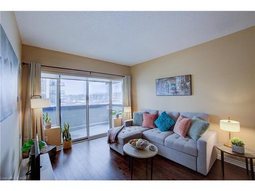 502-170 Water Street N, Cambridge, ON - Indoor Photo Showing Living Room