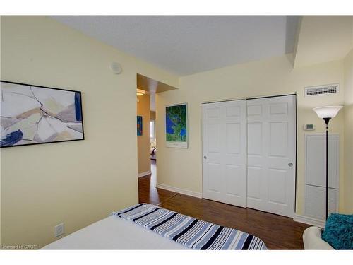 502-170 Water Street N, Cambridge, ON - Indoor Photo Showing Bedroom