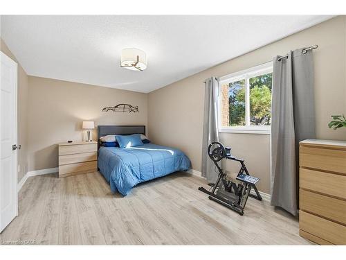38-5255 Lakeshore Road, Burlington, ON - Indoor Photo Showing Bedroom