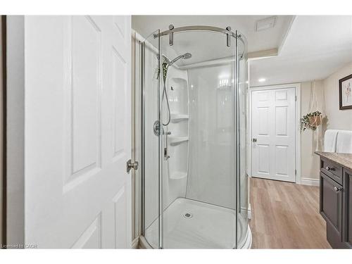 38-5255 Lakeshore Road, Burlington, ON - Indoor Photo Showing Bathroom