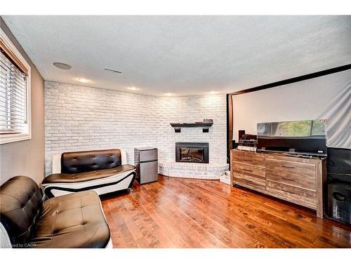 288 Salisbury Avenue, Cambridge, ON - Indoor Photo Showing Living Room With Fireplace