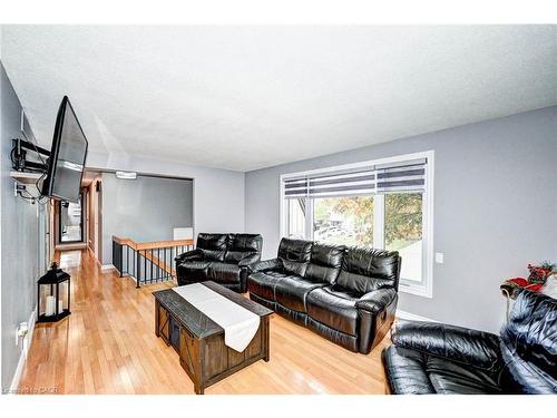 288 Salisbury Avenue, Cambridge, ON - Indoor Photo Showing Living Room