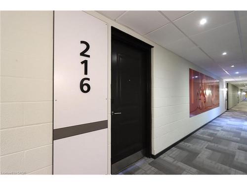 216-1291 Gordon Street, Guelph, ON - Indoor Photo Showing Other Room
