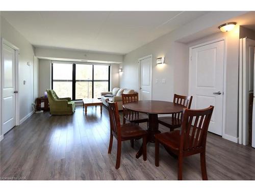 216-1291 Gordon Street, Guelph, ON - Indoor Photo Showing Dining Room