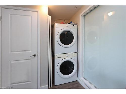 216-1291 Gordon Street, Guelph, ON - Indoor Photo Showing Laundry Room
