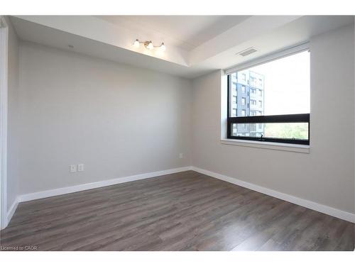 216-1291 Gordon Street, Guelph, ON - Indoor Photo Showing Other Room