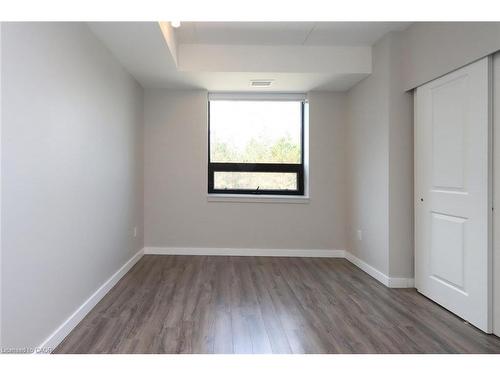 216-1291 Gordon Street, Guelph, ON - Indoor Photo Showing Other Room
