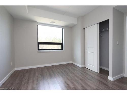 216-1291 Gordon Street, Guelph, ON - Indoor Photo Showing Other Room