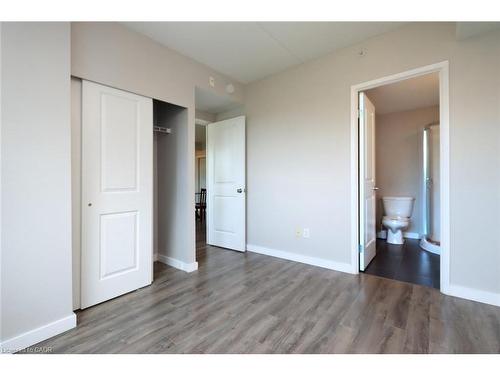 216-1291 Gordon Street, Guelph, ON - Indoor Photo Showing Other Room
