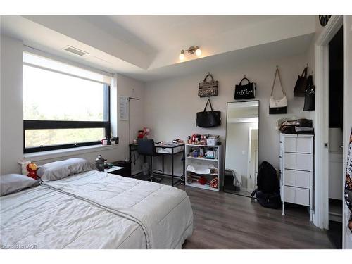 216-1291 Gordon Street, Guelph, ON - Indoor Photo Showing Bedroom