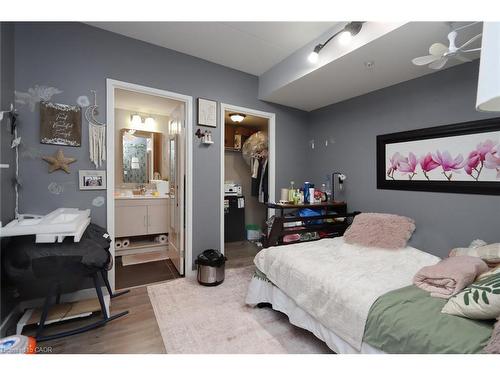 216-1291 Gordon Street, Guelph, ON - Indoor Photo Showing Bedroom