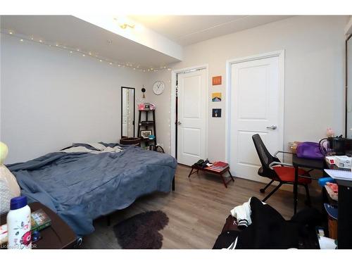 216-1291 Gordon Street, Guelph, ON - Indoor Photo Showing Bedroom