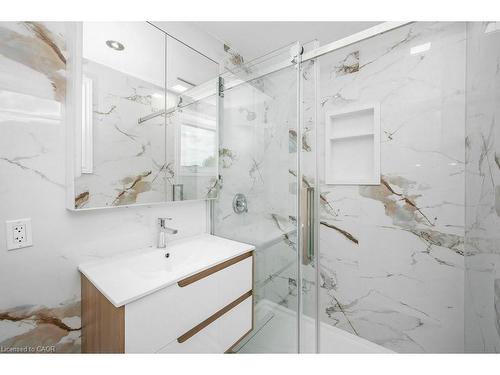 2523 Waterford Street, Oakville, ON - Indoor Photo Showing Bathroom