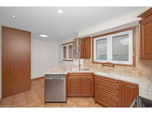 2523 Waterford Street, Oakville, ON - Indoor Photo Showing Kitchen