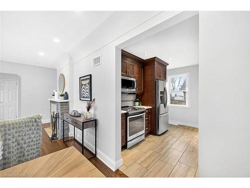 610 Guelph Line, Burlington, ON - Indoor Photo Showing Kitchen