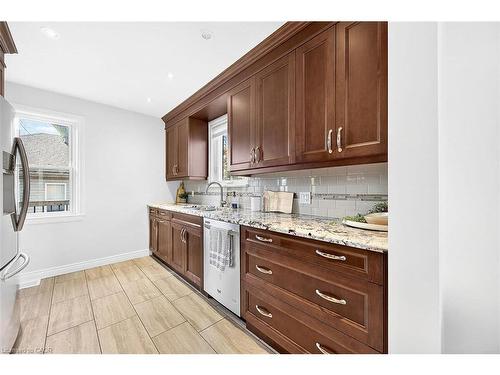 610 Guelph Line, Burlington, ON - Indoor Photo Showing Kitchen