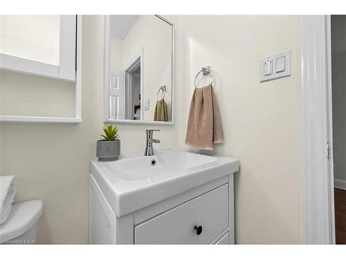 610 Guelph Line, Burlington, ON - Indoor Photo Showing Bathroom