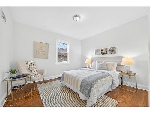 610 Guelph Line, Burlington, ON - Indoor Photo Showing Bedroom