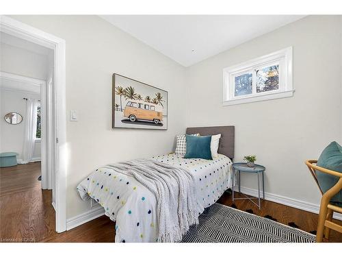 610 Guelph Line, Burlington, ON - Indoor Photo Showing Bedroom